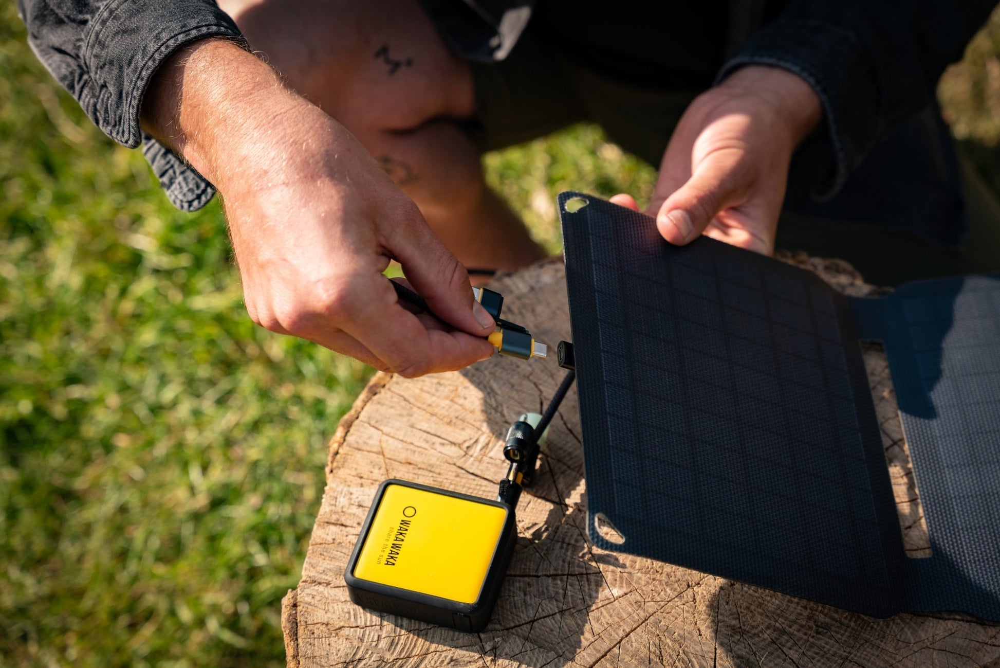 Draagbaar zonnepaneel WakaWaka Solar 10 - Zonnepaneel - Broer Outdoor - 8718692050037